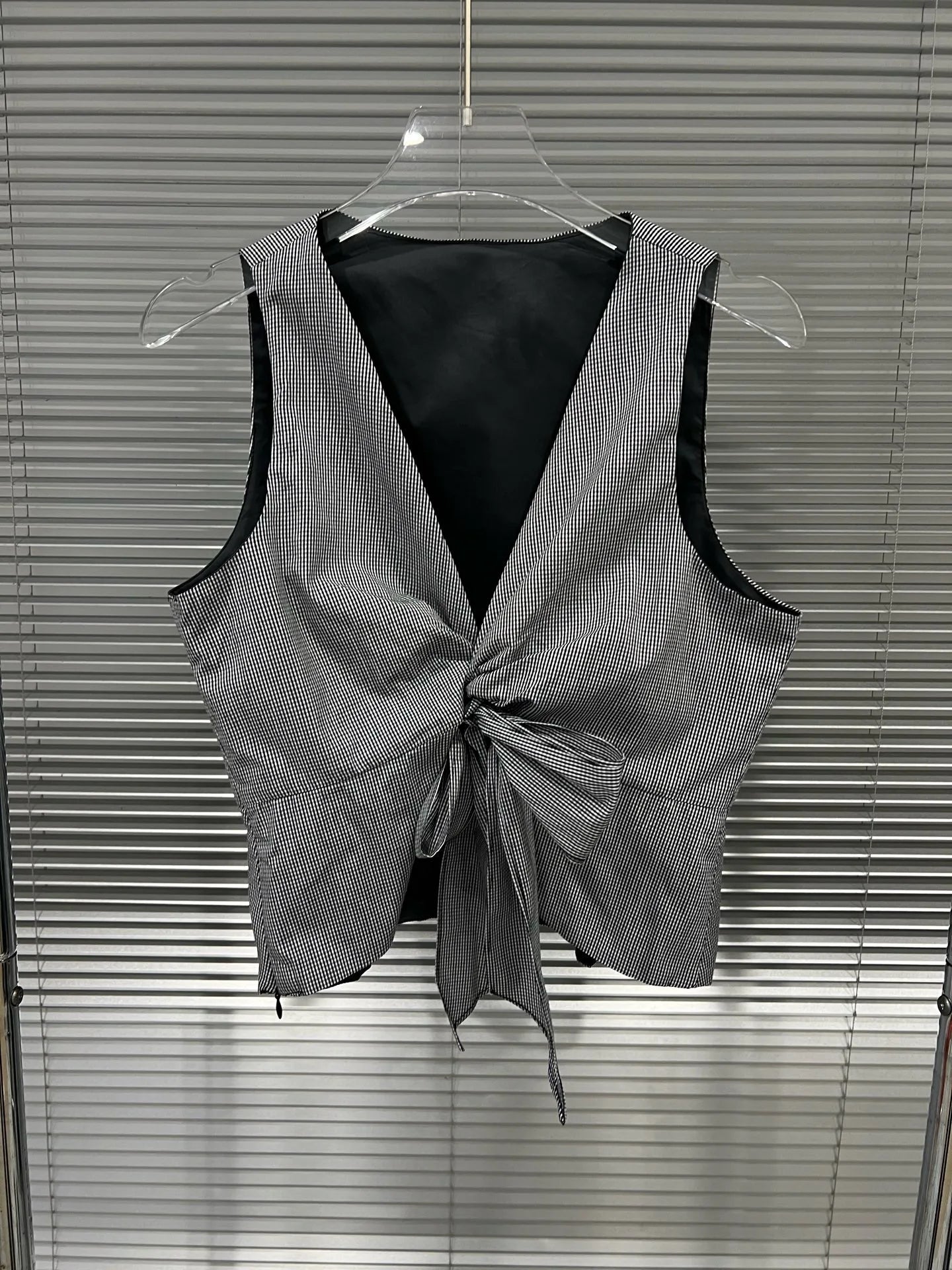 Women's Irregular Black White Plaid Bow Bandage Pleated Slim Short Vest